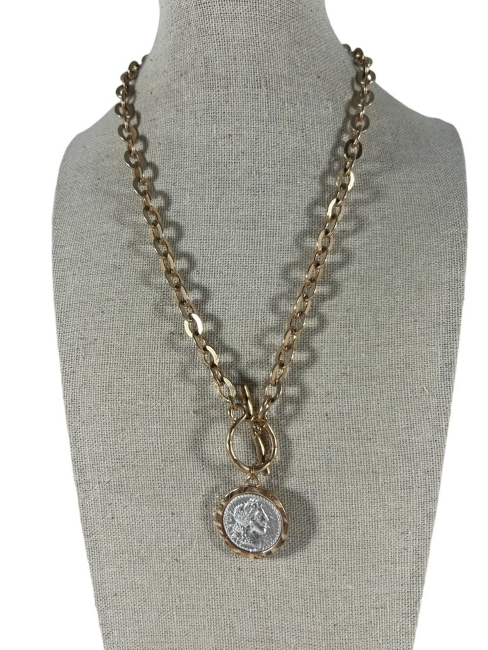Gold Tone Roman Caesar Coin Style Pendant Necklace Chunky Chain Toggle Clasp
